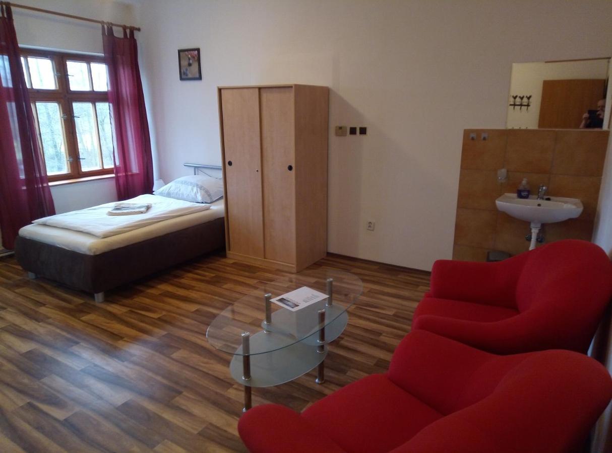 Penzion U Nahonu Mesto Touskov Dış mekan fotoğraf